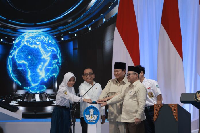 Prabowo Titip Smart Board Dijaga dan Dirawat
