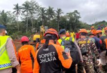 DMC Dompet Dhuafa Terus Sisir Area Terdampak Longsor, Belasan Korban Masih Tertimbun