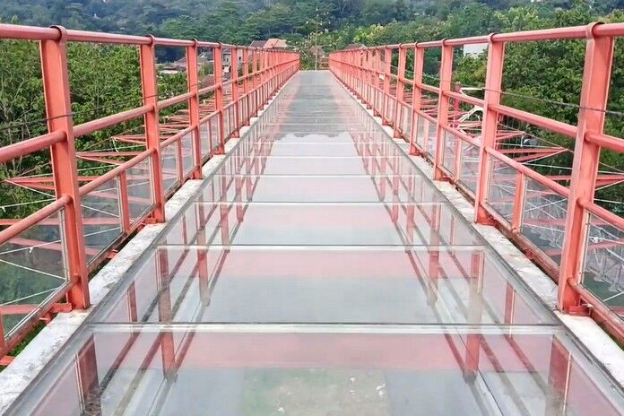 Jembatan Kaca Tinjomoyo