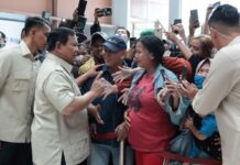 Momen Prabowo Diminta Elus Perut Ibu Hamil di RSUD Koja