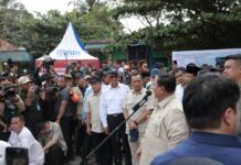 Prabowo Cek Langsung Pengungsi di Langkat: Kalian adalah Keluarga, Tidak akan Kami Tinggalkan