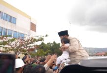 Momen Prabowo Gendong Balita di Takengon Penuh Haru, Diunggah Sang Ibu