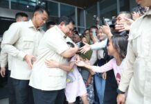 Prabowo Jenguk Korban Tabrakan Sopir Mobil SPPG di RSUD Koja