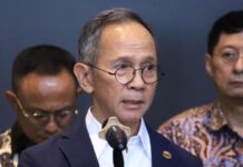 Bentuk Tanggung Jawab Moral, Bos OJK Mundur