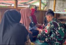 Cek Kesehatan Warga Terdampak Bencana, Dokter dan Nakes TNI Keliling Desa di Aceh