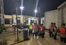 Brimob Jateng Selamatkan Pasien Pasca Operasi dari Kepungan Banjir